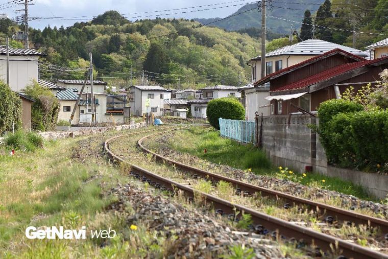↑山田線跡を山側に一歩入ると、各所でレールが震災前の姿のまま残されている