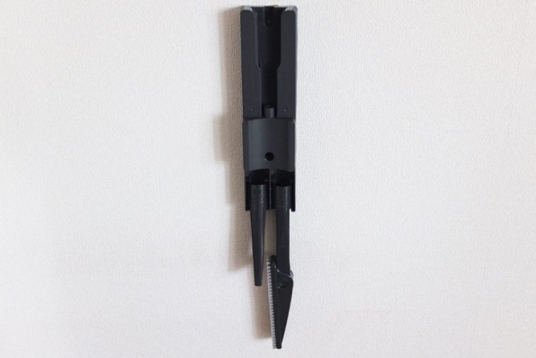 ↑付属のすき間ノズルとベタすき間ノズルを、充電台に収納できます