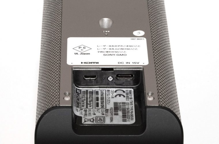 ↑接続端子はUSBタイプC(給電/データ転送用)とHDMIタイプD(入力用)