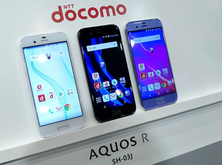 ↑AQUOS R SH-03J（7月発売予定）。価格は未定。最大788Mbpsの通信にも対応