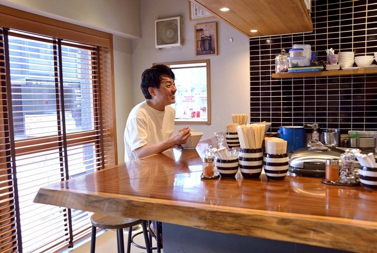 大人の味はラーメン版のAOR! スモーキーな香り際立つ「GOTTSU」――サニーデイ・サービス田中 貴イチオシの女性も喜ぶ旬なラーメン