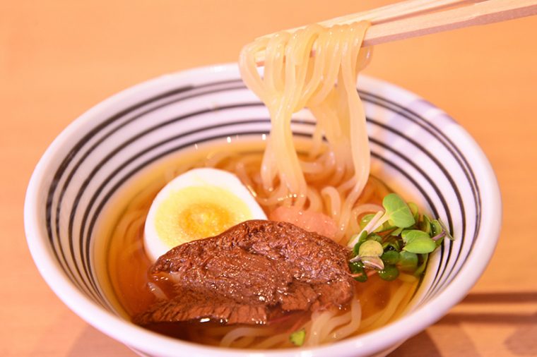 ↑冷麺/1200円(写真はコース用のサイズで、本来はもっとボリューミーです)