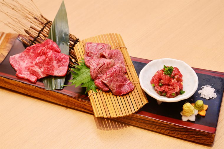 ↑ひむか生肉三種盛(赤身刺、タタキ、ユッケ)/3000円