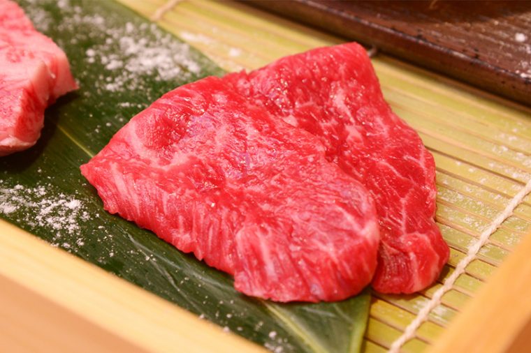 ↑肩~腕にかけての部位で、形が唐辛子に似ていることからその名が付いたトウガラシ。しっとりした肉質と、凝縮された赤身の旨味が豊かで上品です