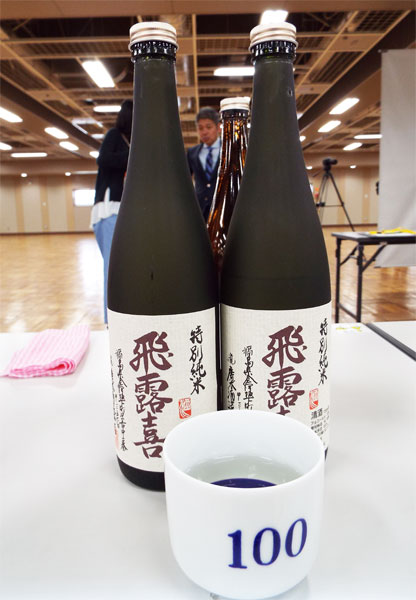 ↑飛露喜の通年商品「特別純米」