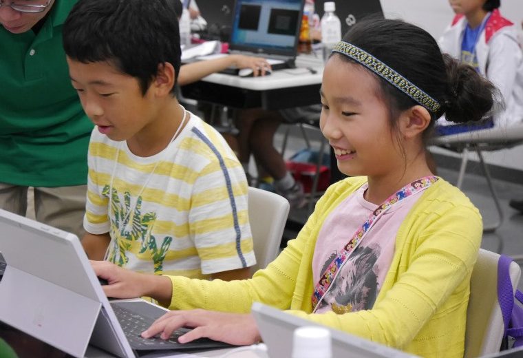 ゲームでプログラミングの基礎を学ぶ! 親子で楽しむ「マインクラフト」最前線
