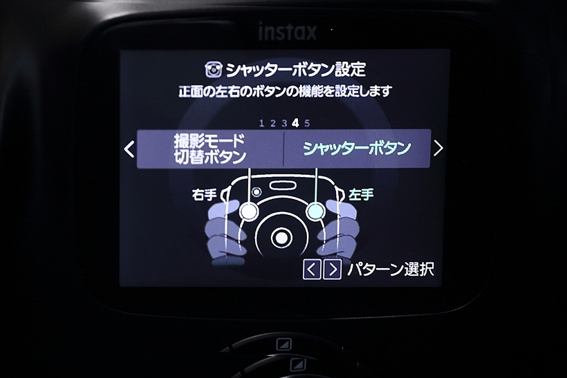 ↑前面にある2つのシャッターボタンは、設定で機能を切り替えられる。シャッターボタンの逆のボタンは、撮影モードボタンとなる