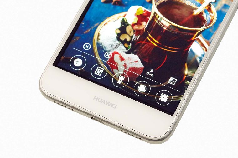 【SIMフリースマホ4機種格付】約2万円ながら総合力のあるファーウェイ「nova lite」が狙い目