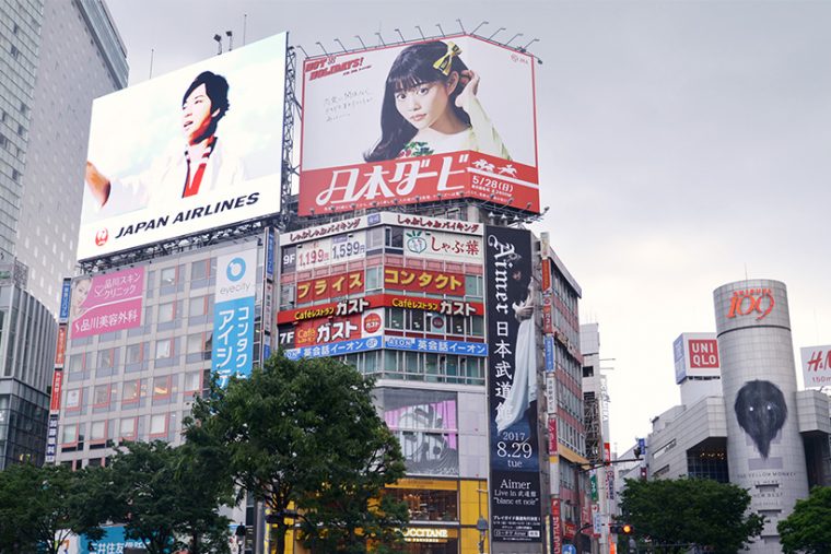 ↑場所は渋谷駅のハチ公口前にある、世界的にも有名なスクランブル交差点のビル9階