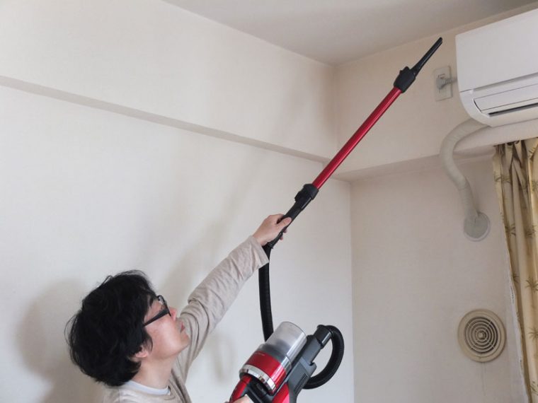 ↑本体と延長パイプの間にホースを入れれば、エアコンの掃除にも使えます