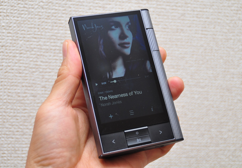 1台でイヤホンからスピーカーまで色々鳴らせる強力アンプの音楽プレーヤー 「KANN」