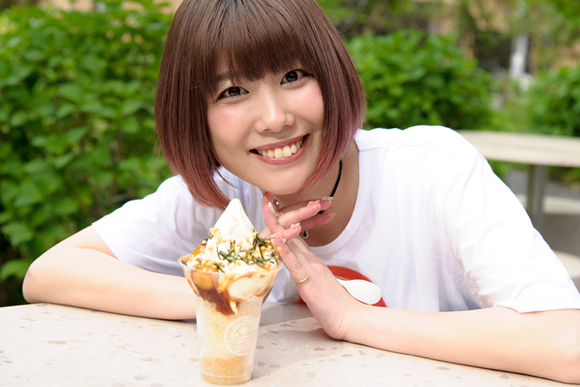 セブン、ファミマ、ローソン、ミニスト――コンビニ各社の新作アイスを声優・前田玲奈が食べ比べる!