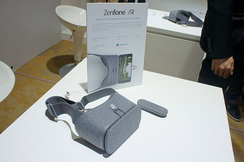↑日本未発売のGoogle製ゴーグル「Daydream View」
