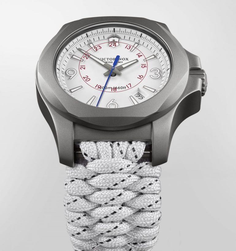 ↑ビクトリノックス「I.N.O.X. タイタニウム スカイハイ リミテッドエディション」12万円/Ref. 241772/クオーツ/サンドブラスト加工チタンケース/限定150本