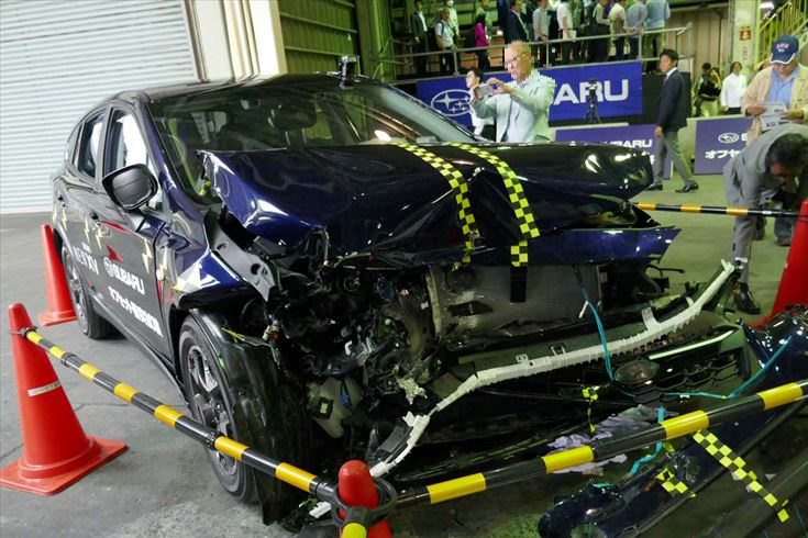 【激突動画】この衝撃でもフロントガラスは割れない! スバルが新型「XV」の衝突試験を公開