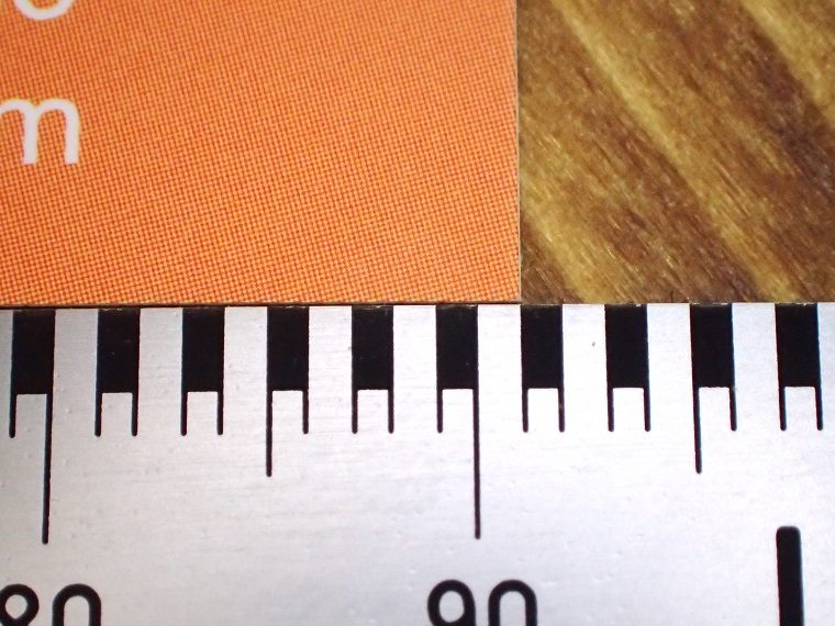 ↑横91mmの名刺を測ってみた。感覚的に目盛りを読み取りやすい
