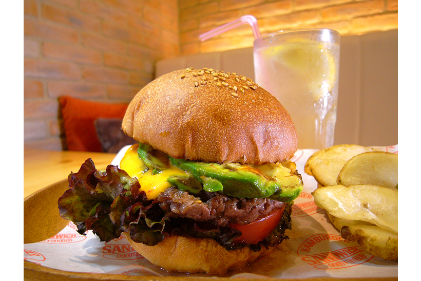 徒歩15分でもお客が集まるのはなぜ? 青葉台「COCOCHI BURGERS」が目指す「どれを食べても美味しい」バーガーの実力