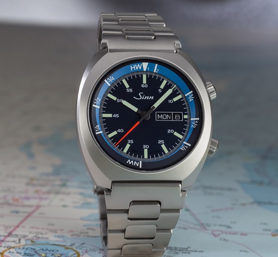 ↑Sinn「240.ST.GZ」31万8600円(ブレス仕様)、29万7000円(レザー仕様)/自動巻き/Ref.SW220-1/直径43mm、厚さ11mm