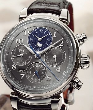 ↑IWC「ダ・ヴィンチ・パーペチュアル・カレンダー・クロノグラフ」365万400円/Ref.IW392103/自動巻き/直径43mm、厚さ15.5mm/3気圧防水
