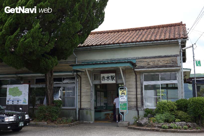 ↑(震災前)豊肥本線赤水駅には、太平洋戦争前に建てられた素朴な駅舎が建っていた