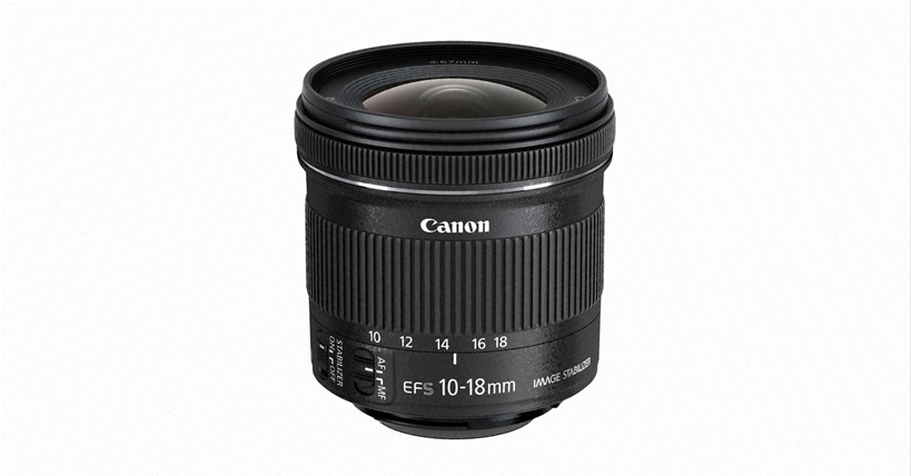 ↑EF-S 10 ～18ミリ F4.5-5.6 IS STM（参考価格／3万6790 円）。16ミリ相当の超広角域をカバーする広角ズームレンズ。ダブルズームキットと組み合わせることで、超広角16ミリ相当から超望遠400ミリ相当までの撮影が楽しめる