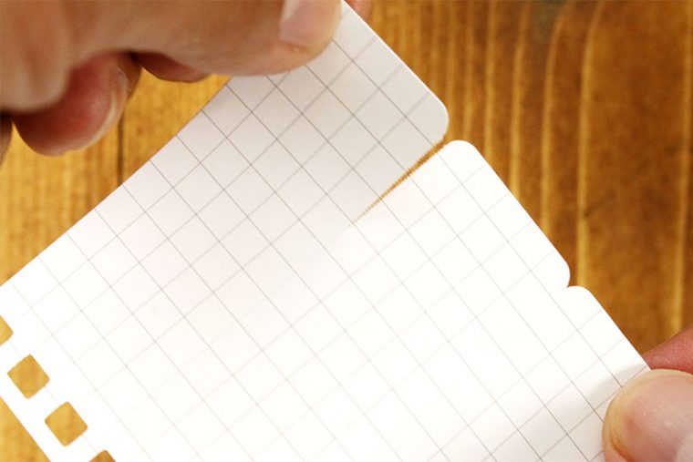 ↑使用前には、切り取り線で分離しておく