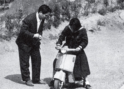 ↑この時代にして、すでにホンダ製のスクーターも存在していた