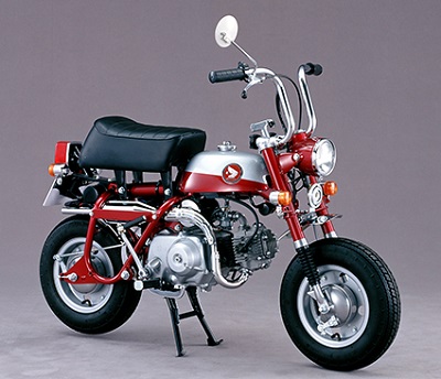 ↑「Z50M」の登場から3年、1970年代に入って登場した2代目の「モンキーZ50Z」。初代に比べて、よりスポーティーな印象のデザインが採用されている