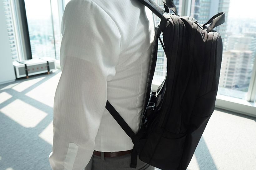 リュック愛用者必見の「背中冷却ファン」! 約3000円で夏の“背中の汗”問題を解決