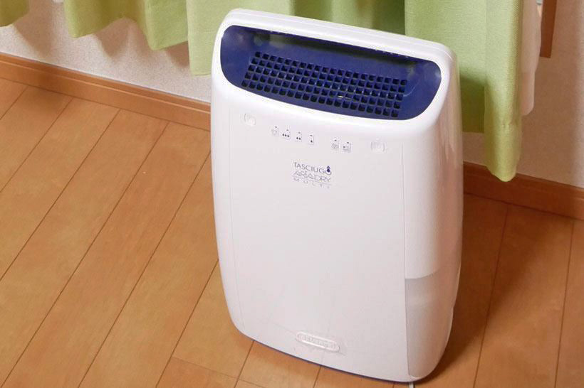 デロンギ初、3万円の衣類乾燥除湿機を徹底レビュー! このパワーで設置面積「A4サイズ」に驚いた