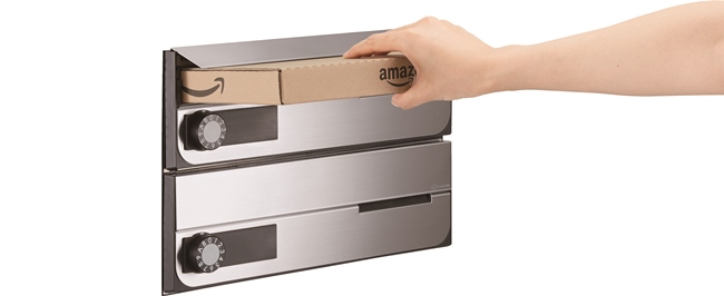 ロイヤルパークスERささしまで採用した郵便ポスト「D-ALL」(ディーオール)。Amazonからメール便で届く書籍段ボールや厚さ3cmまでokな日本郵便のレターパックも余裕をもって入る大口径の投入口が特徴