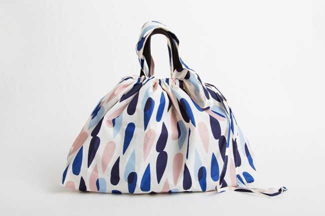 「w.p.c./レインバッグカバー ネイビー」1296円