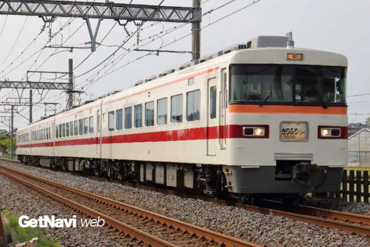 ↑元急行用電車に造られた350型。同型の300型は2017年の4月20日で姿を消している