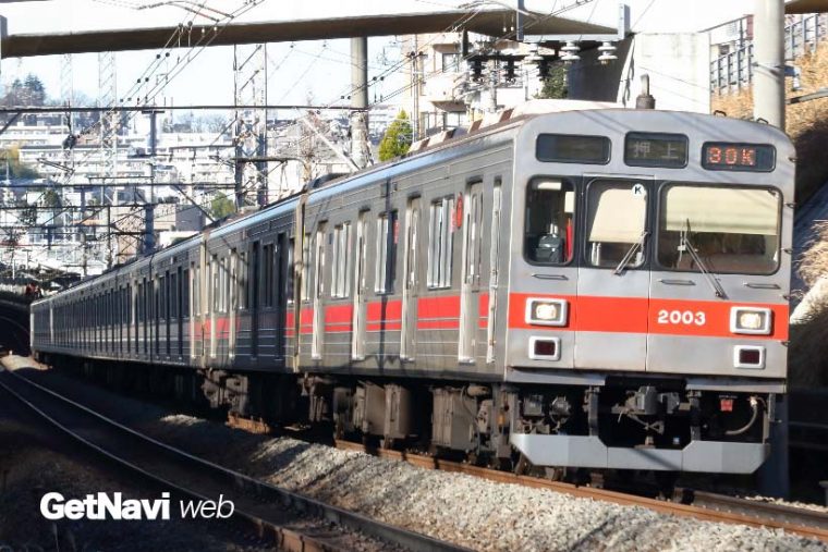 ↑東急田園都市線を走る2000系。東京メトロ半蔵門線の押上駅まで乗り入れて走る