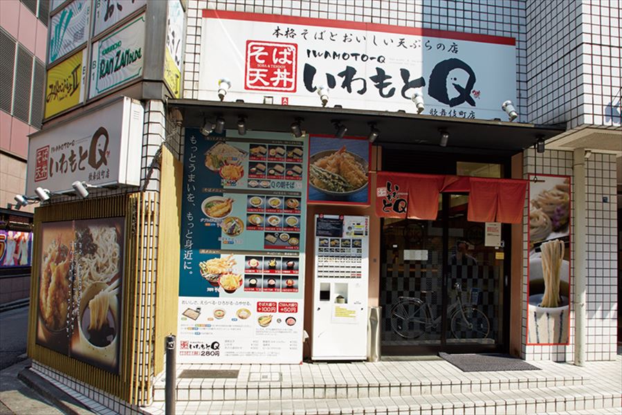 ↑写真入りのメニューと券売機は外に設置