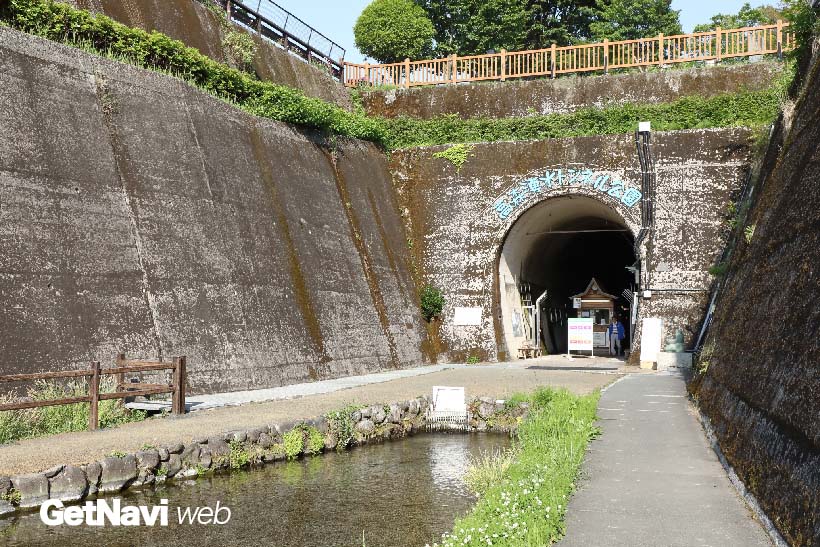 ↑高森駅から徒歩10分の「高森湧水トンネル公園(入場料300円)」。国鉄時代に高森線と宮崎県を走る高千穂線を結ぶために掘られたトンネルを公園化した。内部は真夏でも17度でひんやりしており、高森駅を訪れた際にはぜひ訪れたい