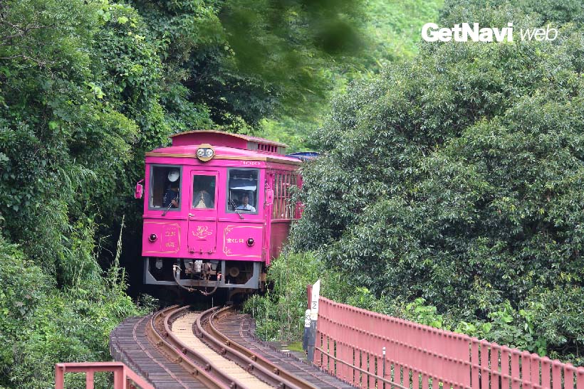 ↑(震災前)立野駅〜長陽駅間を走るMT3010形。風光明媚な同区間の被害がより深刻だった