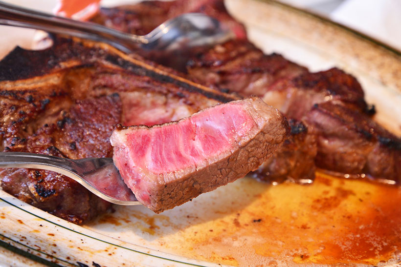 ↑肉本来の味わいを最大限に引き出した、濃厚な旨味。言葉を失う衝撃的なおいしさです!