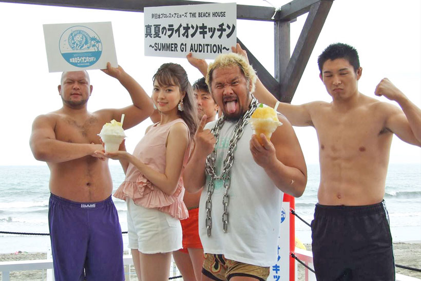 筋肉フェチには夢のようなサービスも! 新日本プロレスと大手芸能事務所アミューズが鎌倉に海の家をオープン