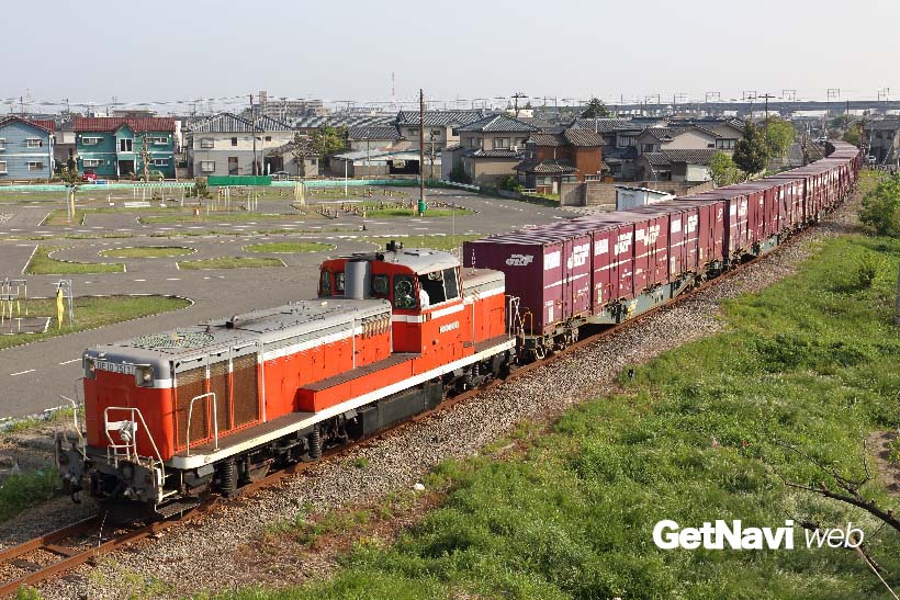  ↑DE10形式は信越貨物支線など各地の本線・支線輸送に欠かせない機関車でもある