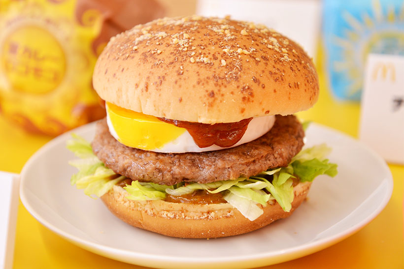↑夏カレーロコモコ／税込420円（バリューセット・コンビは税込720円）