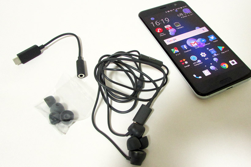 ↑U11にはハイレゾイヤホンが同梱される。他に3.5ミリイヤホンジャックの変換ケーブル、イヤーピースも付属