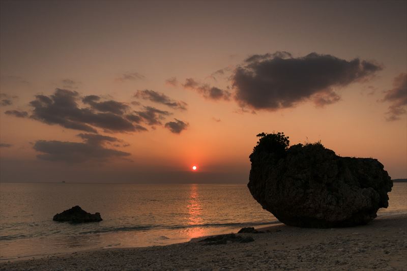 ↑ホワイトバランス「太陽光」で撮影。夕空の色味をしっかりと再現でき、肉眼に近い印象に仕上がっている
