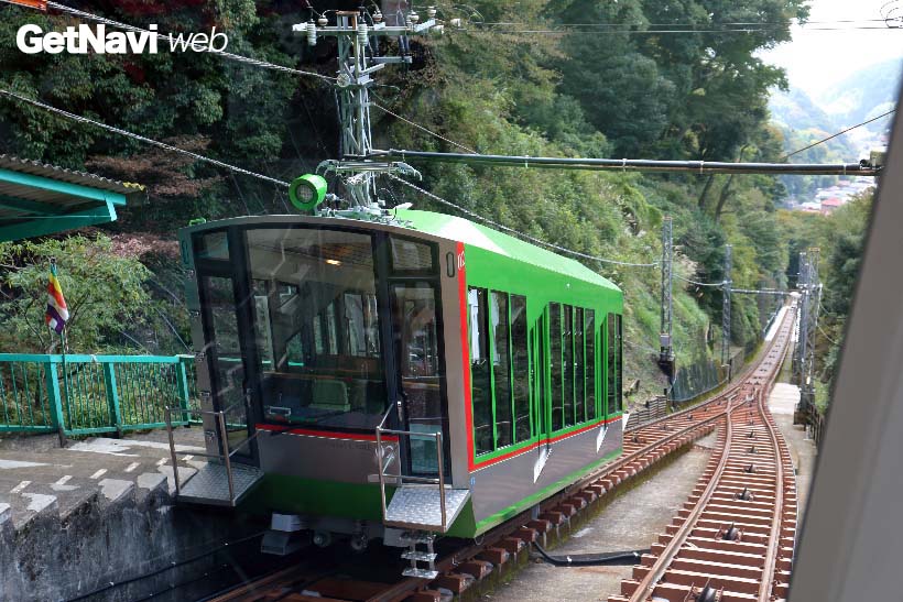 ↑山上側から見た大山ケーブルカー。前後のデザインがまったく異なるケーブルカーは非常に珍しい