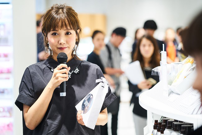 モデルの田中里奈さんもTEAM LOFTメンバーとしてオープニングに登場