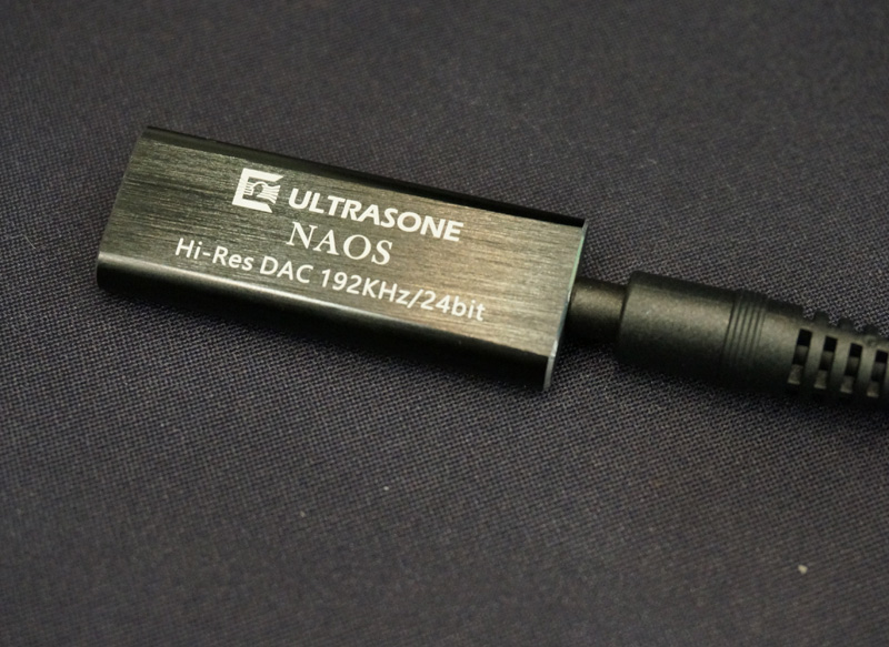 ↑ULTRASONEのポケットサイズのUSB-DAC内蔵ヘッドホンアンプ「NAOS」