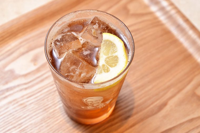 ↑レモンを浮かべて、清涼感たっぷり