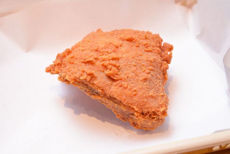 ↑こちらが「レッドホットチキン」(1ピース270円)。なお、7月19日でキャンペーン終了となりましたが、7月20日からも数量限定で販売継続中です