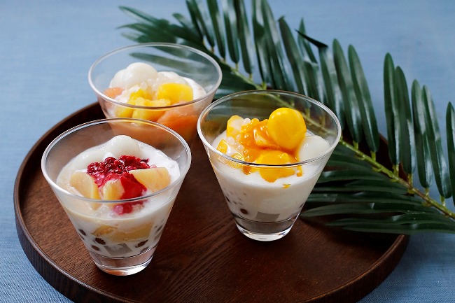 基本プランは「ORIENTAL TAPAS BUFFET+飲み放題」(5800円)。スバイスの効いたタパスや豪快なステーキ、ベトナム風の冷やしぜんざい“チェ”に舌鼓。ドリンクは、ビールの他にカクテルや果実酒など30〜40種類を用意しています
