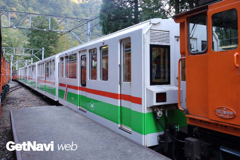 ↑密閉型の客車は3タイプ走る。写真は3100形リラックス客車。気温が低い時期は密閉形客車の選択が賢明だ。普通車以外は運賃に加え車両券(片道370〜530円)が必要となる